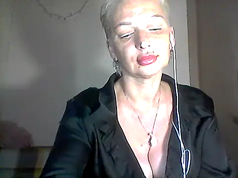 Snapshot of MaryJane441 chatting on July 10, 8:11 pm MaryJane441 online show from July 10, 8:11 pm