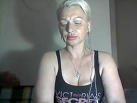 Snapshot of MaryJane441 chatting on July 11, 10:11 pm MaryJane441 online show from July 11, 10:11 pm
