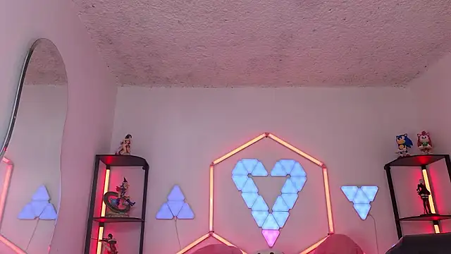 littlevixen18 online show from February 4, 2:23 pm