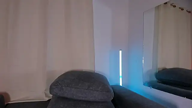 zoe roux21 online show from March 9, 11:03 pm