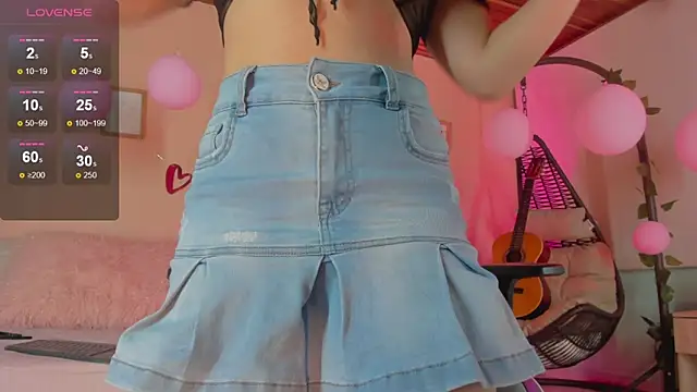 Snapshot of honey_fox1 chatting on February 17, 9:52 pm honey fox1 online show from February 17, 9:52 pm