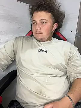 Snapshot of AndresChuboi chatting on December 2, 4:29 am AndresChuboi online show from December 2, 4:29 am