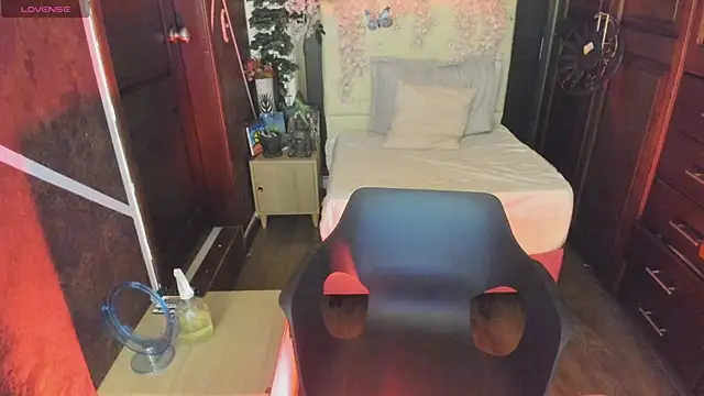 Snapshot of SexyNaf chatting on September 11, 7:25 pm SexyNaf online show from September 11, 7:25 pm