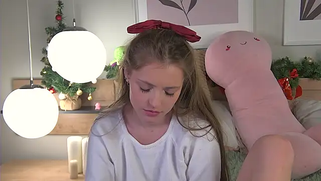 AshleyDouglas online show from December 21, 1:32 pm