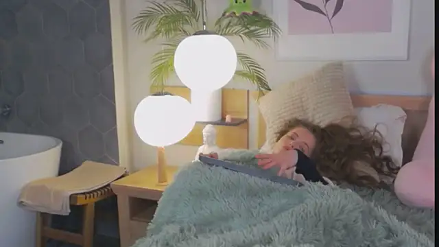 AshleyDouglas online show from March 7, 12:01 pm