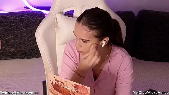 AlexaAimee online show from March 7, 3:58 am