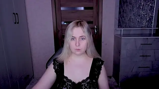 Kristy-Max online show from March 23, 8:57 pm