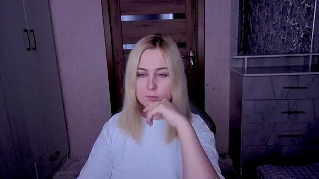 Kristy-Max online show from April 9, 9:42 pm