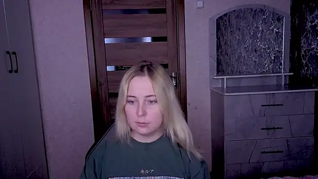 Kristy-Max online show from June 1, 8:43 pm