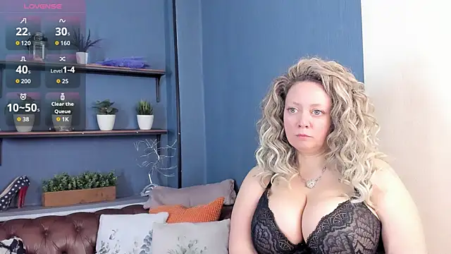 JesiaFoxi online show from April 16, 11:44 am