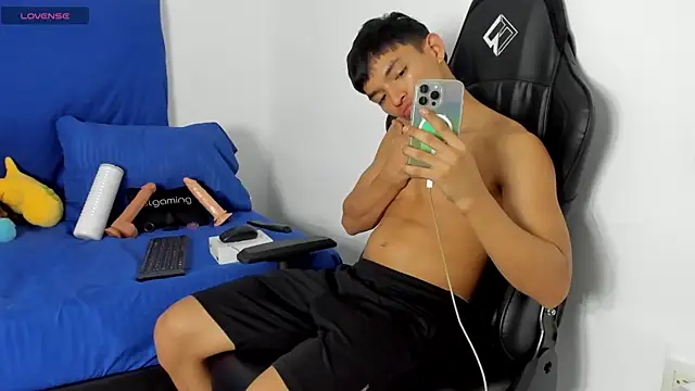 Tonny twink  online show from June 2, 1:51 am
