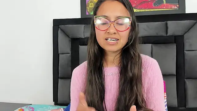 tatiana valencia online show from December 28, 3:15 pm