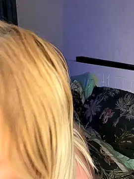 Snapshot of saskiapierce chatting on September 17, 7:04 pm saskiapierce online show from September 17, 7:04 pm