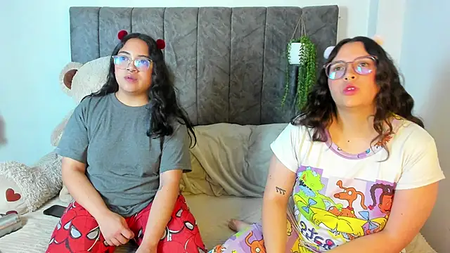 maddie-and-chelsea- online show from February 18, 9:00 pm