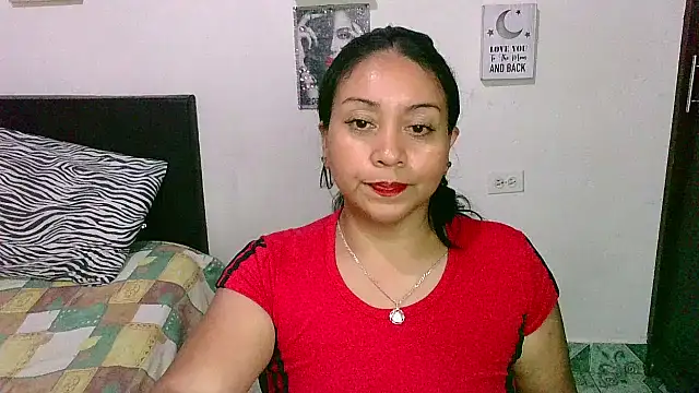 Snapshot of zaray_bella chatting on February 13, 11:04 pm zaray bella online show from February 13, 11:04 pm