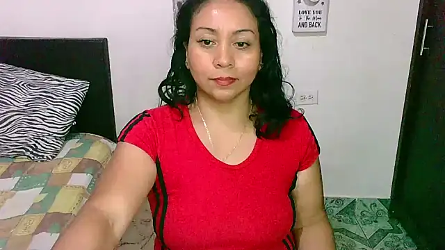 Snapshot of zaray_bella chatting on February 14, 2:07 am zaray bella online show from February 14, 2:07 am