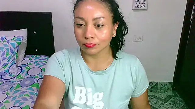 Snapshot of zaray_bella chatting on March 15, 12:58 am zaray bella online show from March 15, 12:58 am