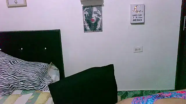 Snapshot of zaray_bella chatting on September 13, 11:37 pm zaray bella online show from September 13, 11:37 pm