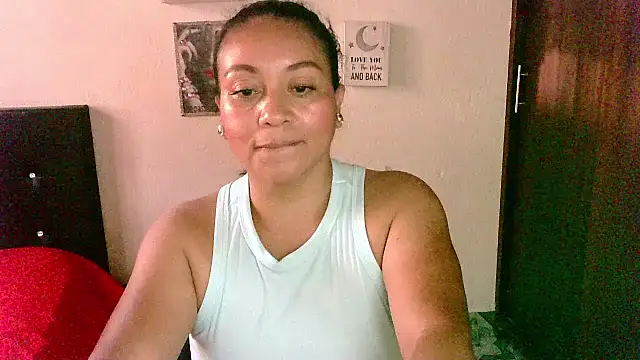 Snapshot of zaray_bella chatting on October 7, 9:56 pm zaray bella online show from October 7, 9:56 pm