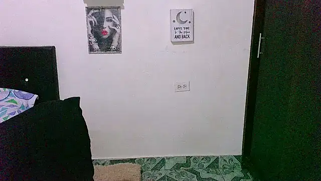 Snapshot of zaray_bella chatting on October 18, 9:48 pm zaray bella online show from October 18, 9:48 pm