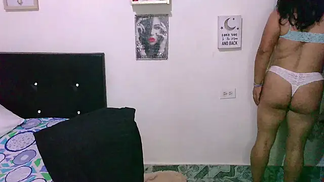 Snapshot of zaray_bella chatting on October 22, 9:36 pm zaray bella online show from October 22, 9:36 pm