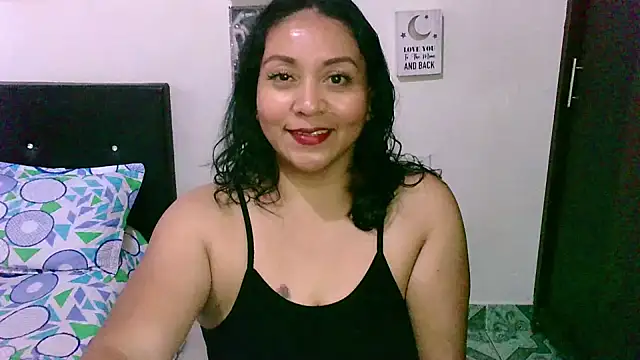 Snapshot of zaray_bella chatting on November 1, 10:12 pm zaray bella online show from November 1, 10:12 pm