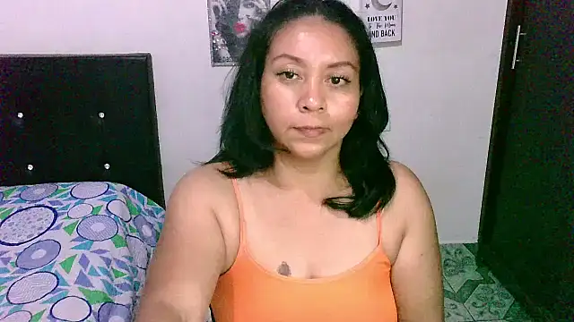 Snapshot of zaray_bella chatting on November 11, 10:54 pm zaray bella online show from November 11, 10:54 pm