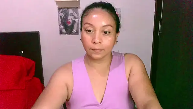 Snapshot of zaray_bella chatting on November 18, 10:25 pm zaray bella online show from November 18, 10:25 pm