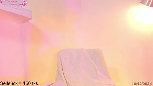 Snapshot of Samara_Gray chatting on December 16, 3:54 pm Samara Gray online show from December 16, 3:54 pm