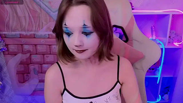 Mary uw online show from October 24, 9:28 am