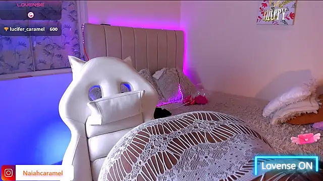 naiahcaramell online show from March 15, 1:30 am