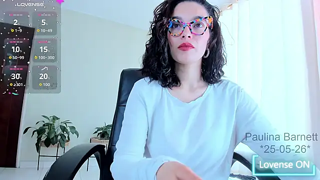 paulinabarnett- online show from May 25, 4:13 pm