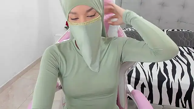 Snapshot of Hanaa_latif chatting on December 20, 3:42 pm Hanaa latif online show from December 20, 3:42 pm