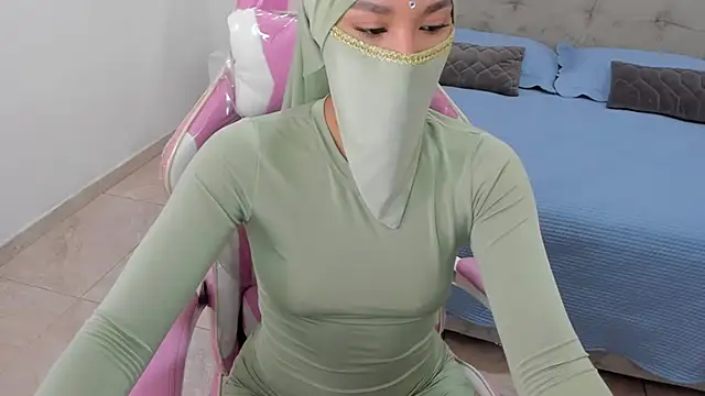 Snapshot of Hanaa_latif chatting on December 23, 3:33 pm Hanaa latif online show from December 23, 3:33 pm