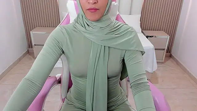 Snapshot of Hanaa_latif chatting on February 6, 3:09 pm Hanaa latif online show from February 6, 3:09 pm