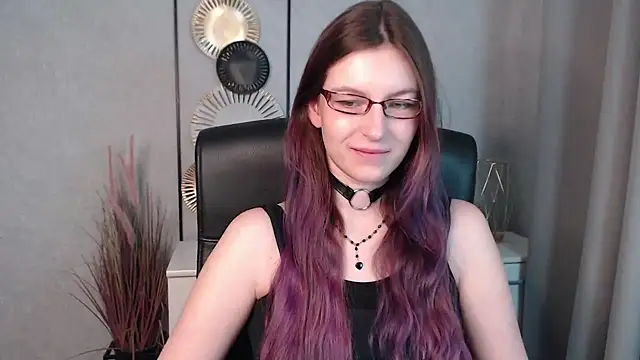 emmaxDelight online show from December 13, 6:31 am