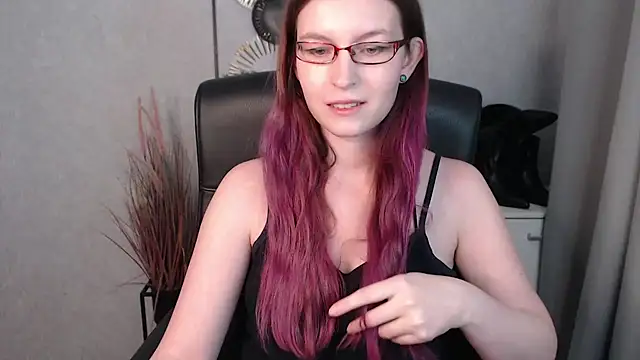 emmaxDelight online show from February 4, 6:36 am