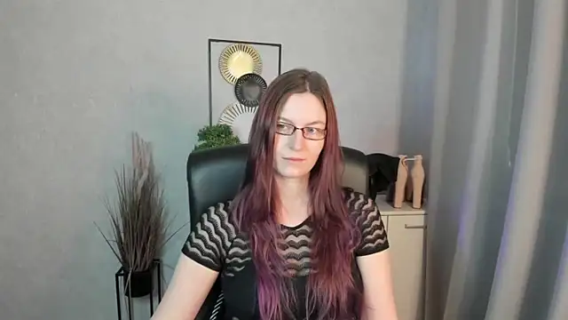 emmaxDelight online show from April 15, 6:20 am