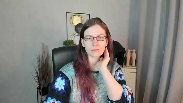 emmaxDelight online show from April 20, 5:43 am