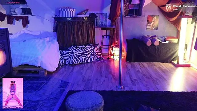 Snapshot of JoleneFuego chatting on January 12, 8:57 pm JoleneFuego online show from January 12, 8:57 pm