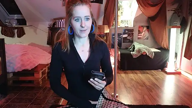 Snapshot of JoleneFuego chatting on February 2, 9:02 pm JoleneFuego online show from February 2, 9:02 pm