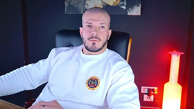 AngeloEric online show from December 4, 8:23 am