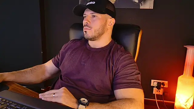 AngeloEric online show from December 15, 11:47 am