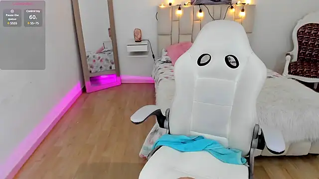 Snapshot of zoe_turnner_18 chatting on February 21, 11:22 am zoe turnner 18 online show from February 21, 11:22 am