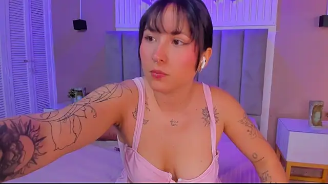 Snapshot of dyvis_22 chatting on December 14, 11:48 am dyvis 22 online show from December 14, 11:48 am