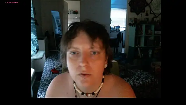 lover bee2023 online show from June 7, 1:04 pm