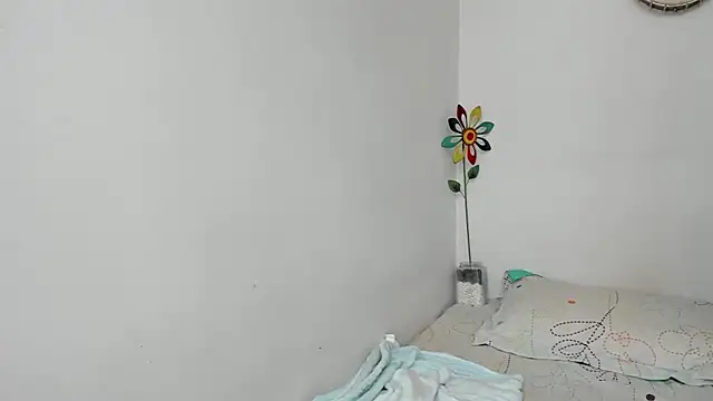 electra hunt online show from December 8, 5:44 pm