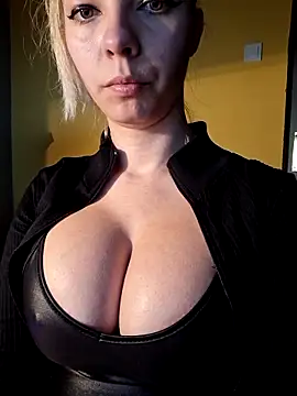 allinqueen online show from March 22, 5:16 pm