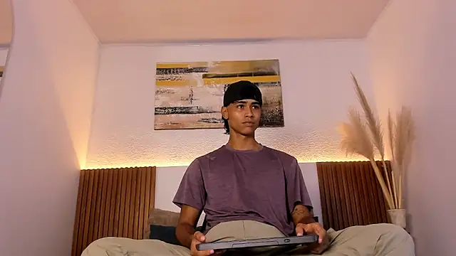 Snapshot of zander_2120 chatting on October 25, 1:18 pm zander 2120 online show from October 25, 1:18 pm