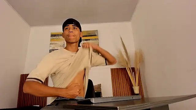 Snapshot of zander_2120 chatting on November 13, 1:21 pm zander 2120 online show from November 13, 1:21 pm